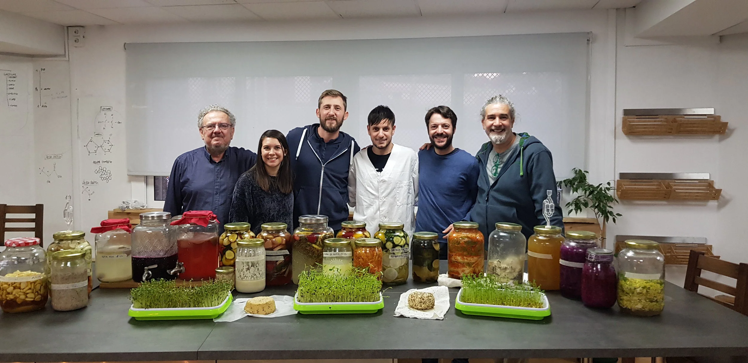 Grupo de participantes alfinal de una formación intensiva del Instituto