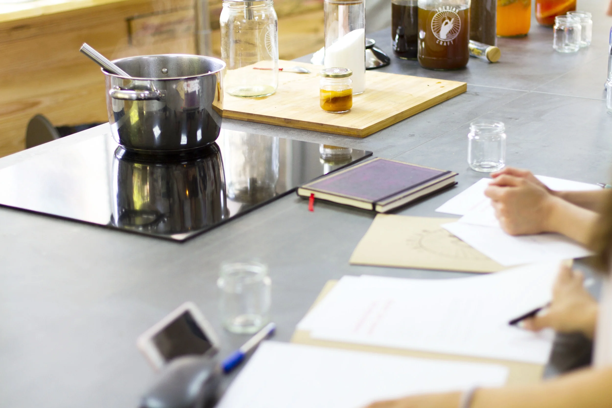 Preparación de ingredientes y cultivos antes de una elaboración del Instituto