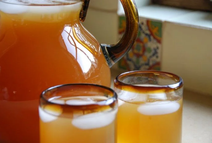 Tepache, ni zumo ni vino, algo diferente.
