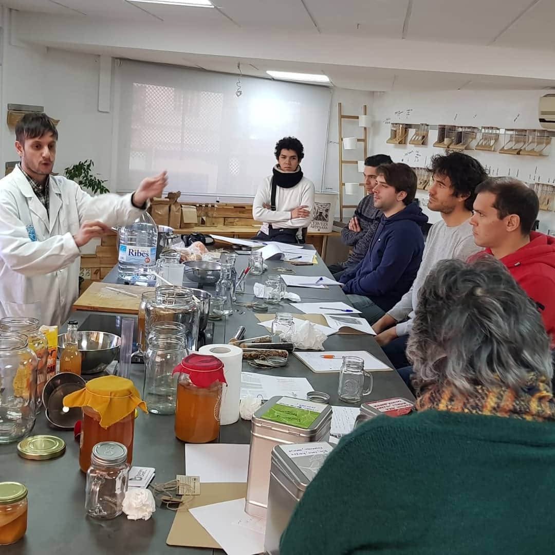 Ayer en el Instituto de la Fermentación, con uno de nuestros cursos de elaboración de Kombucha