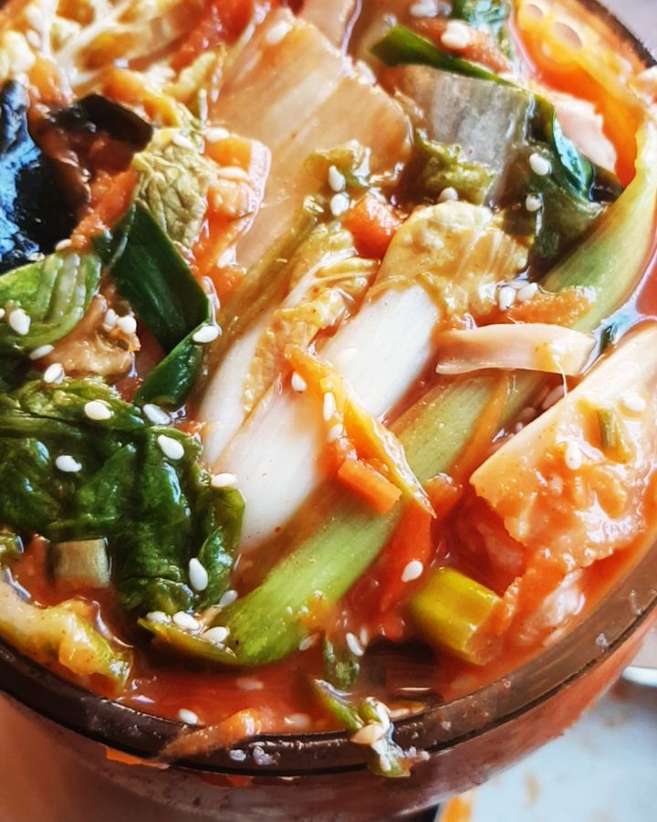 Madre de Kimchi tradicional fermentando, va directo a nuestra Kimchera