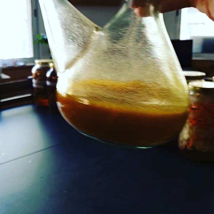 👉Todo listo para nuestro evento de esta tarde de 19:00 a 23:00 en @abirradero, y ya está preparado el aceite picante de