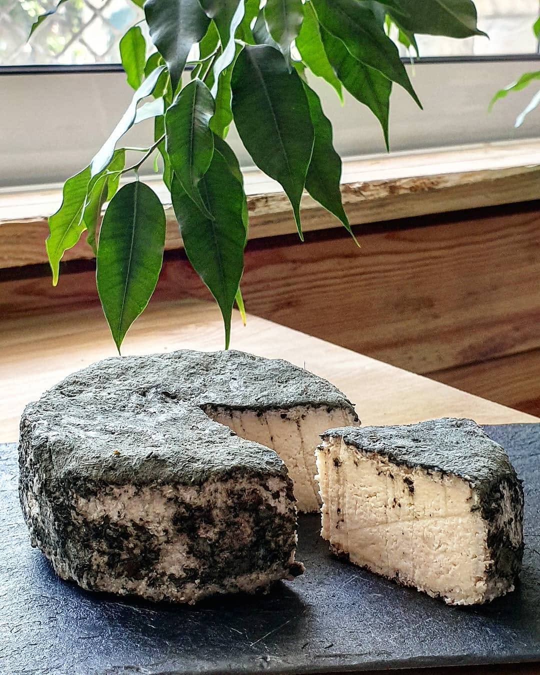 👉Es increible poder disfrutar de un sabor tan complejo en un queso no procedente de animal, este queso a base de nueces